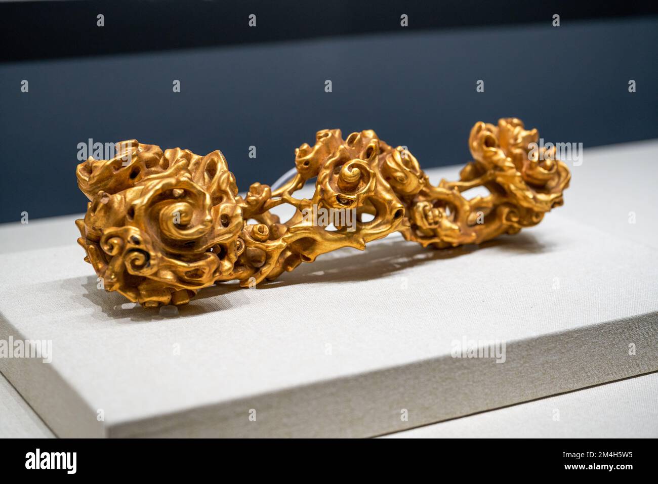 Gold lotus dish hi-res stock photography and images - Alamy