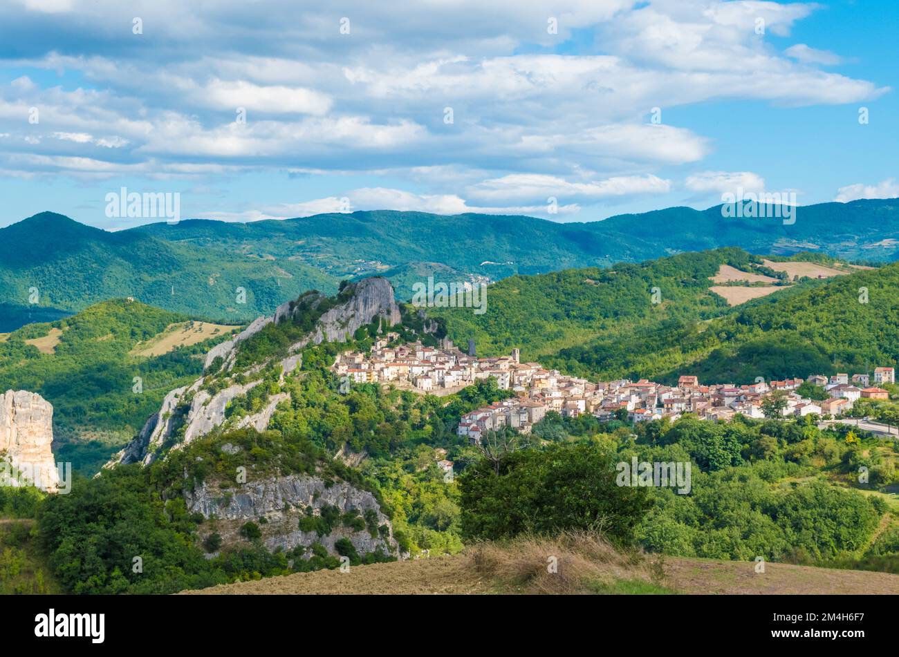 Pennadomo (Italy) - A small town on the rock, in Abruzzo region, Val di Sangro, beside Lake of Bomba Stock Photo