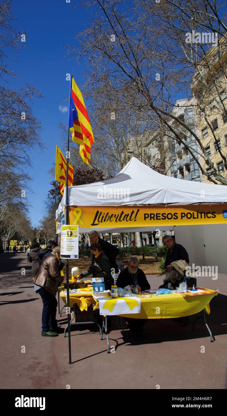 2018 - Stand demanding freedom for Catalan independentists prisoners in Passeig Sant Joan, Barcelona, Spain Stock Photo