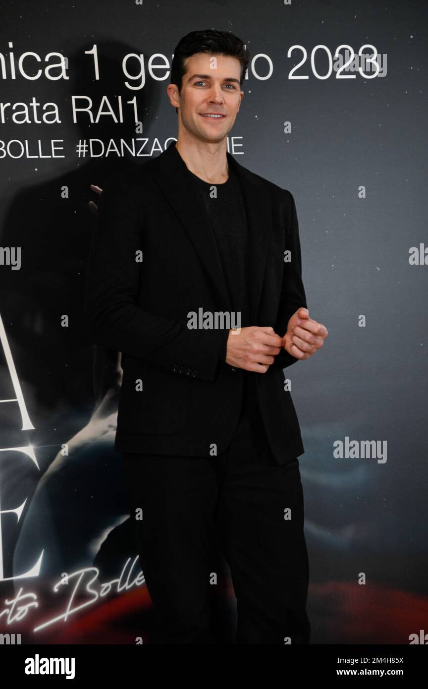 Milan, Italy. 21st Dec, 2022. Milan, Rai1 Roberto Bolle presents Danza con  me In the photo: Roberto Bolle Credit: Independent Photo Agency/Alamy Live  News Stock Photo - Alamy