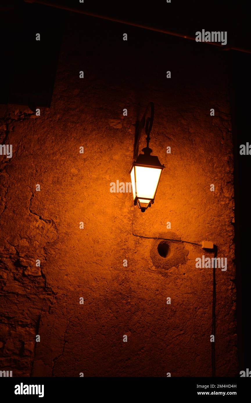 Street lamp at night hi-res stock photography and images - Alamy