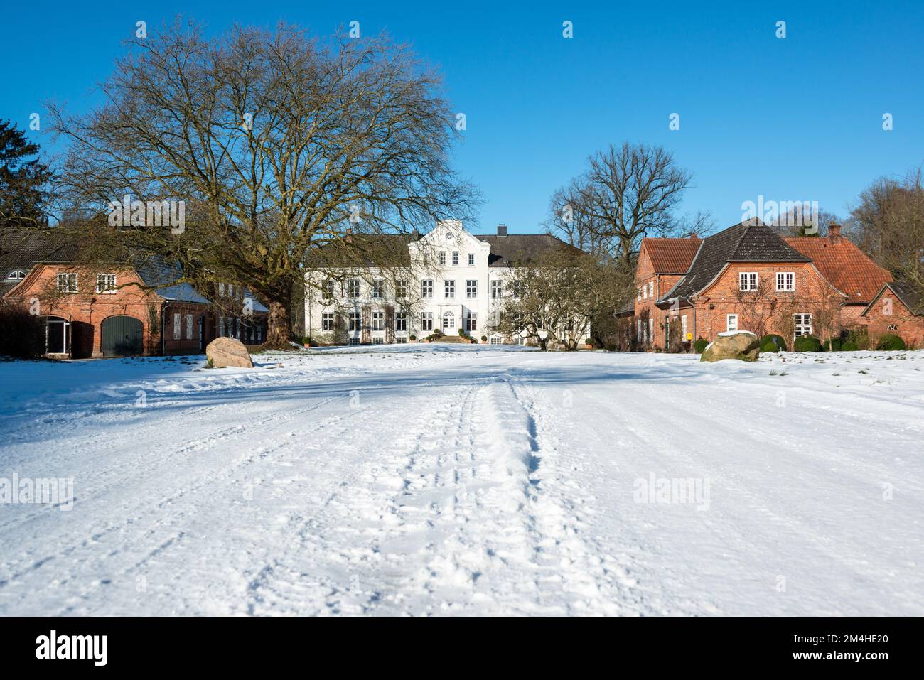 Das Herrenhaus von Gut Bossee in Schlswig-Holstein im Winter Stock Photo