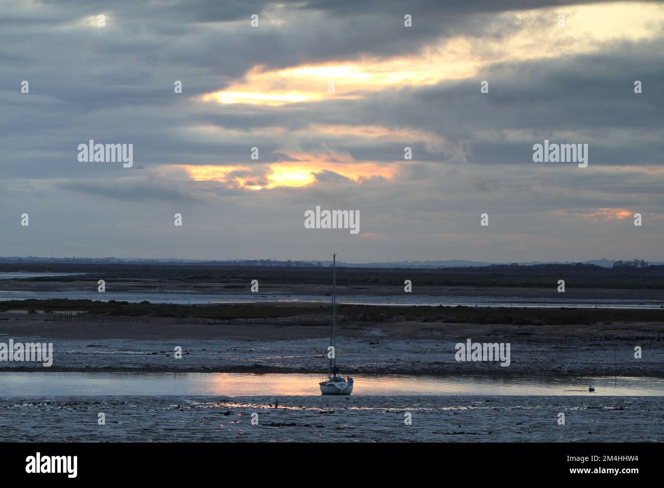 Mersea Island, UK. 21st Dec 2022. Sunset on winter solstice day over the Blackwater Estuary at Mersea Island in Essex, the most easterly inhabited island in Britain.  Credit: Eastern Views/Alamy Live News Stock Photo