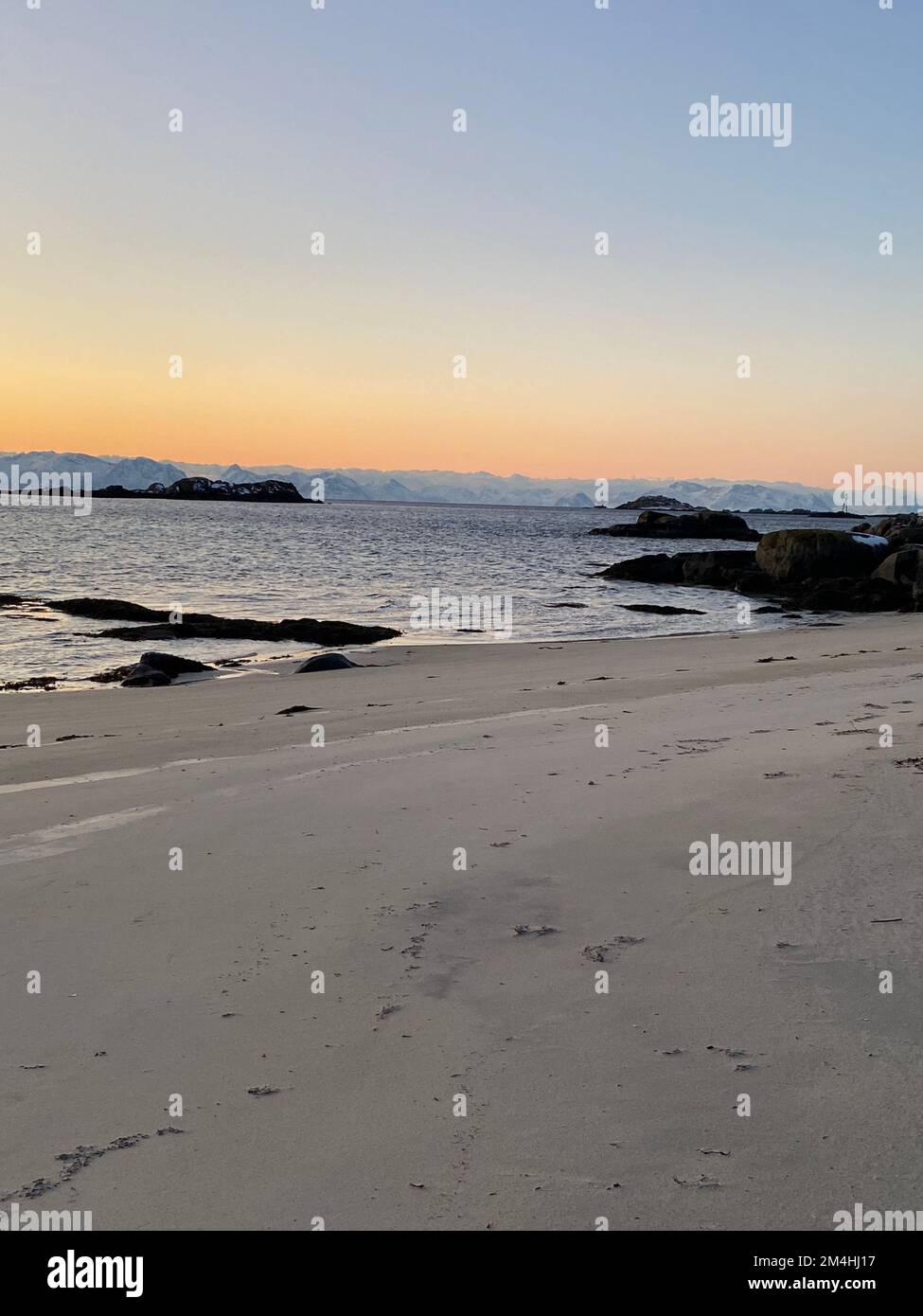 Empty sea shore sand beach hi-res stock photography and images - Alamy