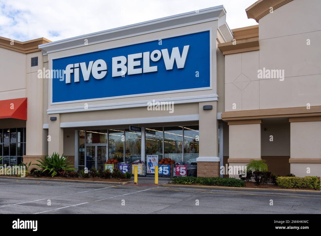 Orlando, Florida, USA- January 5, 2022: A Five Below store in Orlando, Florida, USA. Stock Photo