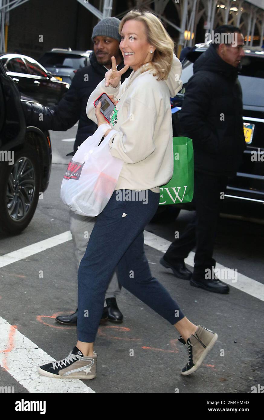 Good Morning America Cast During Daily Broadcast PICTURED Lara Good morning america cast during daily broadcast pictured lara