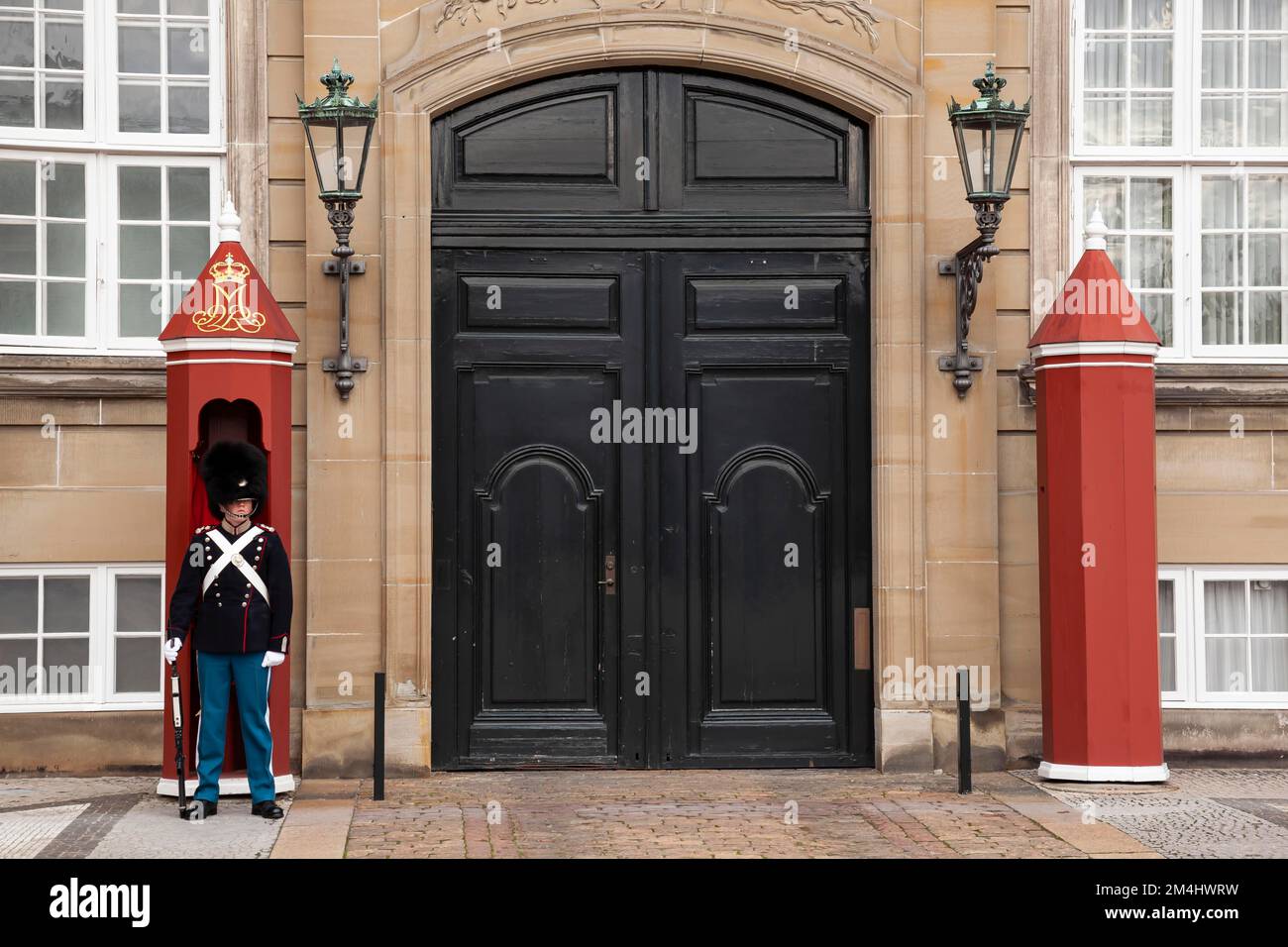 Guard at Amalienborg palace, governmental seat of the Danish royal family, Copenhagen, Denmark Stock Photo