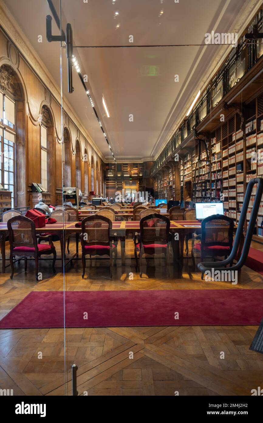 Bibliotheque Nationale de France Richelieu. View inside the reading ...