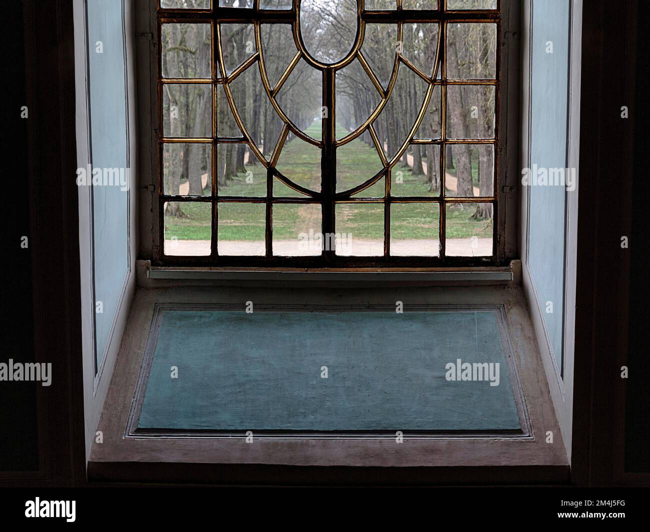 Window grille with view into the garden, baroque hunting lodge