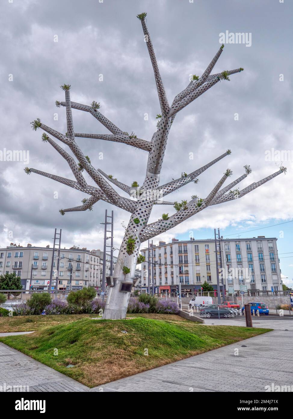 The empathic tree 'LArbre empathique' is a sculpture, half metal, half plant, in front of the bridge 'Pont de Recouvrance', Brest, Departement Stock Photo