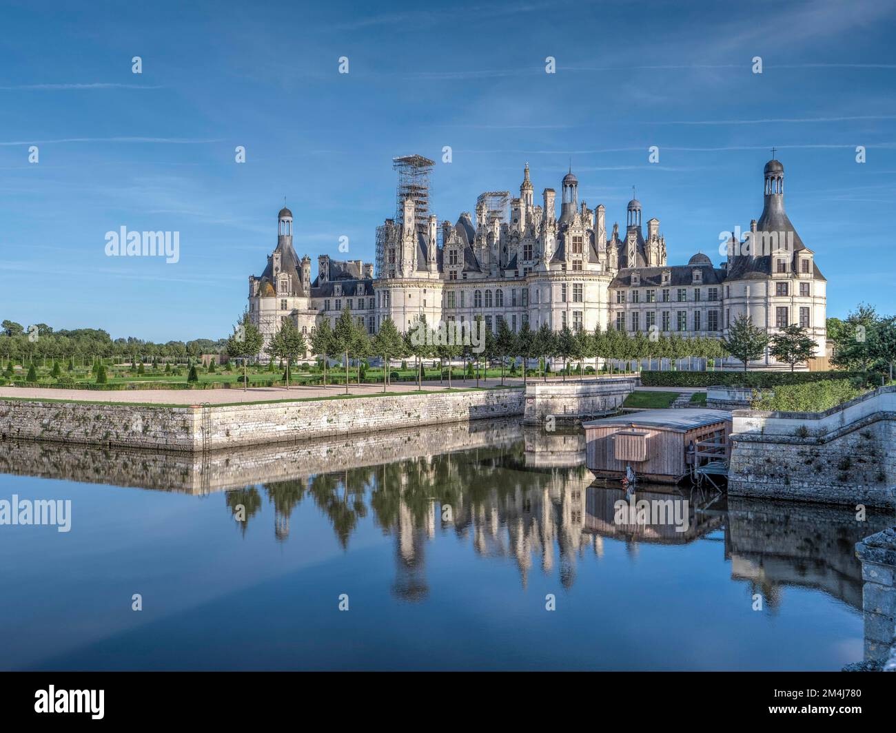 The French Gardens and the Canalised River Cosson and Royal Chateau de Chambord, Chambord, Loire Valley, UNESCO World Heritage Site, Loir et Cher Stock Photo
