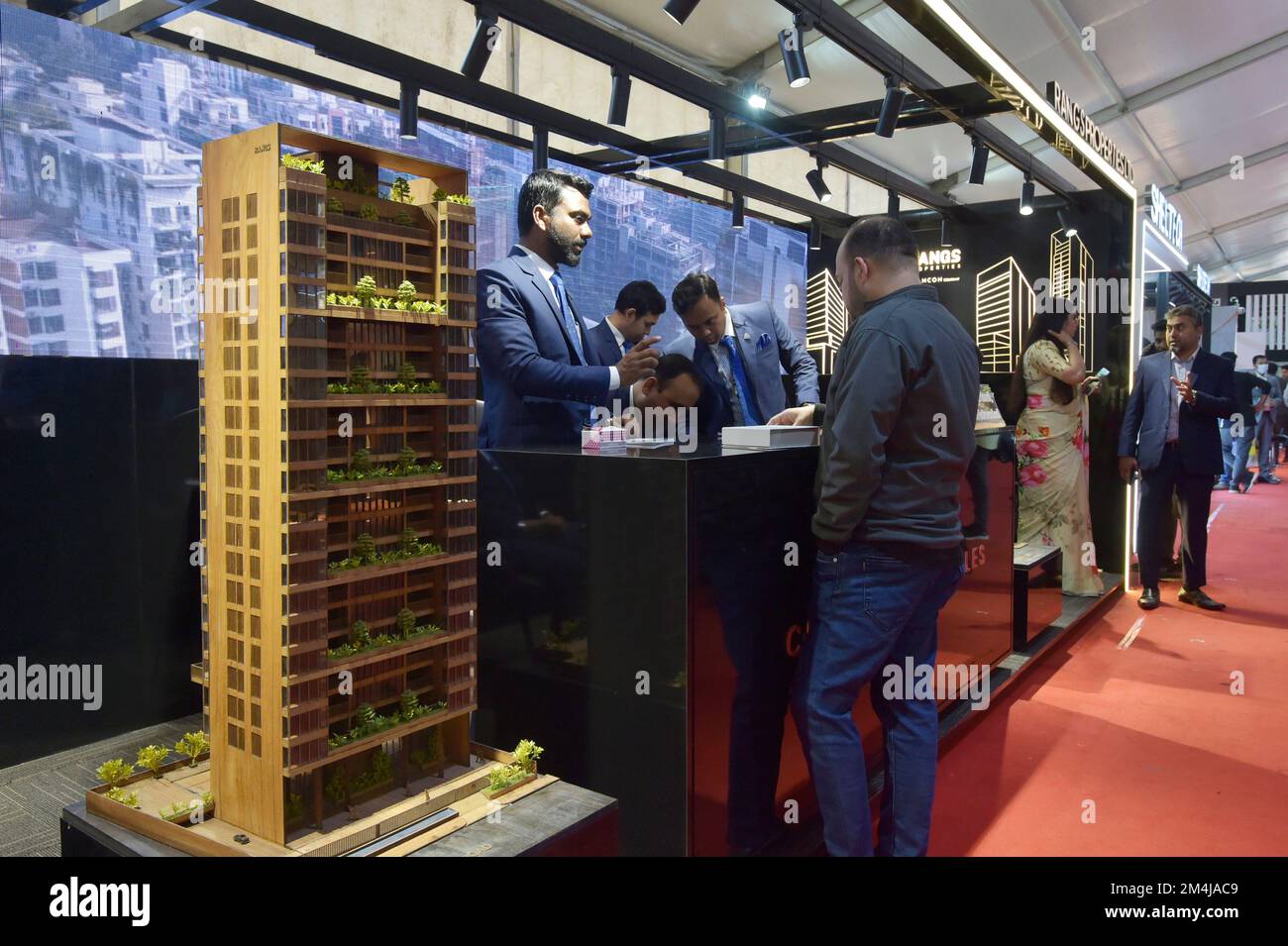 Dhaka. 21st Dec, 2022. People attend a housing show in Dhaka