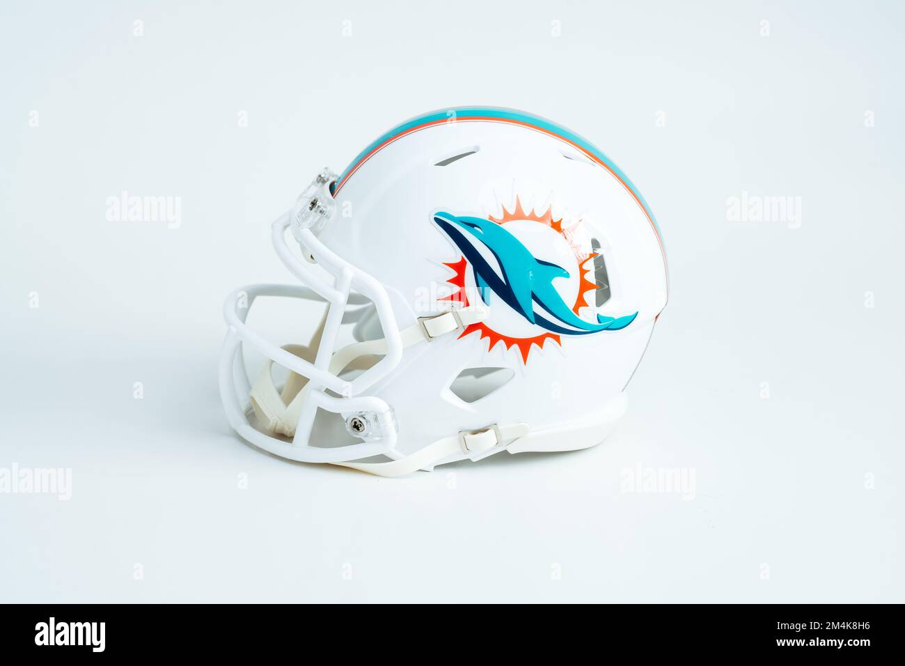 dolphins helmet 2022