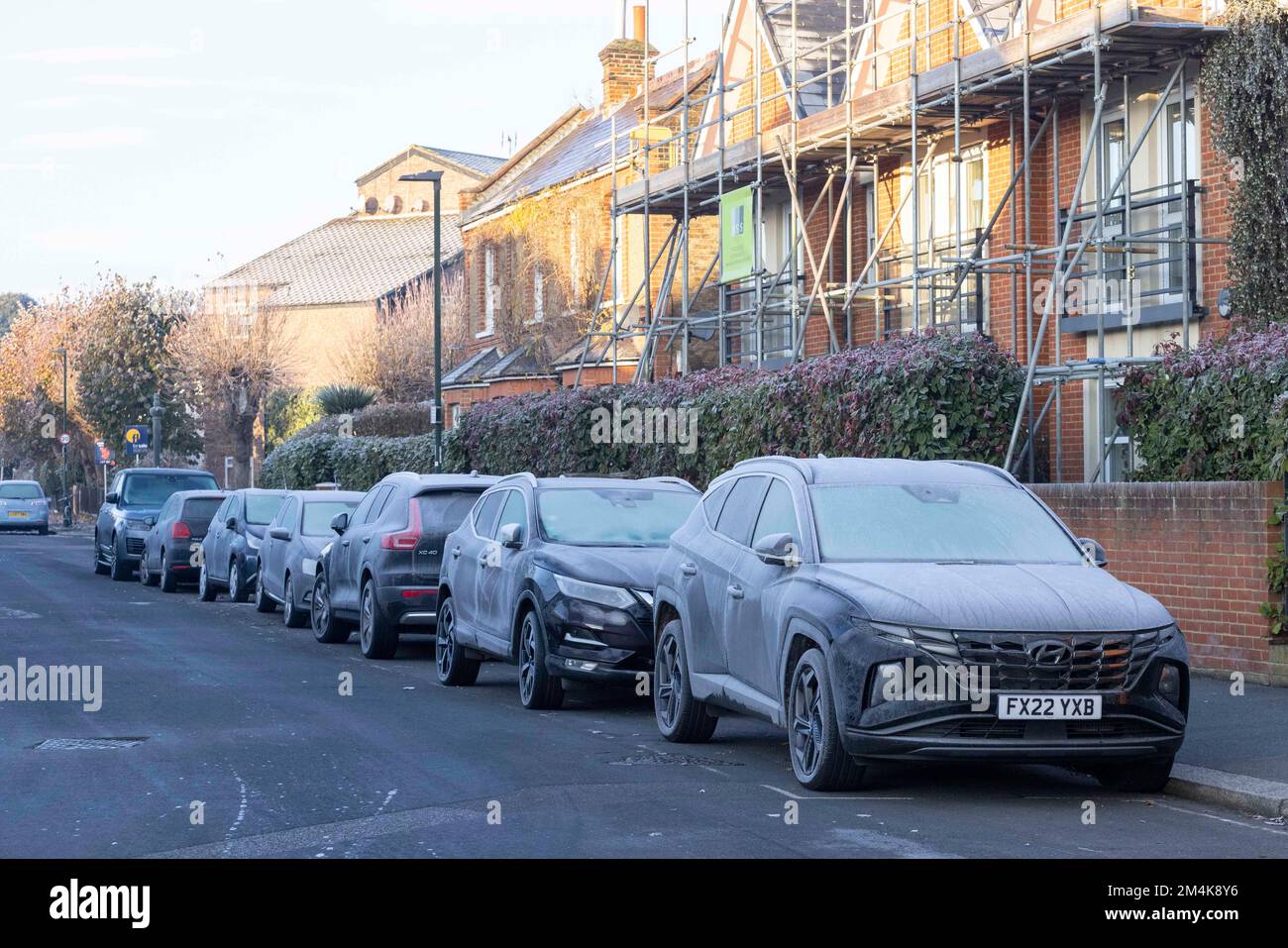 Cars parked along roads around Teddington are covered in frost.    Image shot on 10th Dec 2022.  © Belinda Jiao   jiao.bilin@gmail.com 07598931257 htt Stock Photo