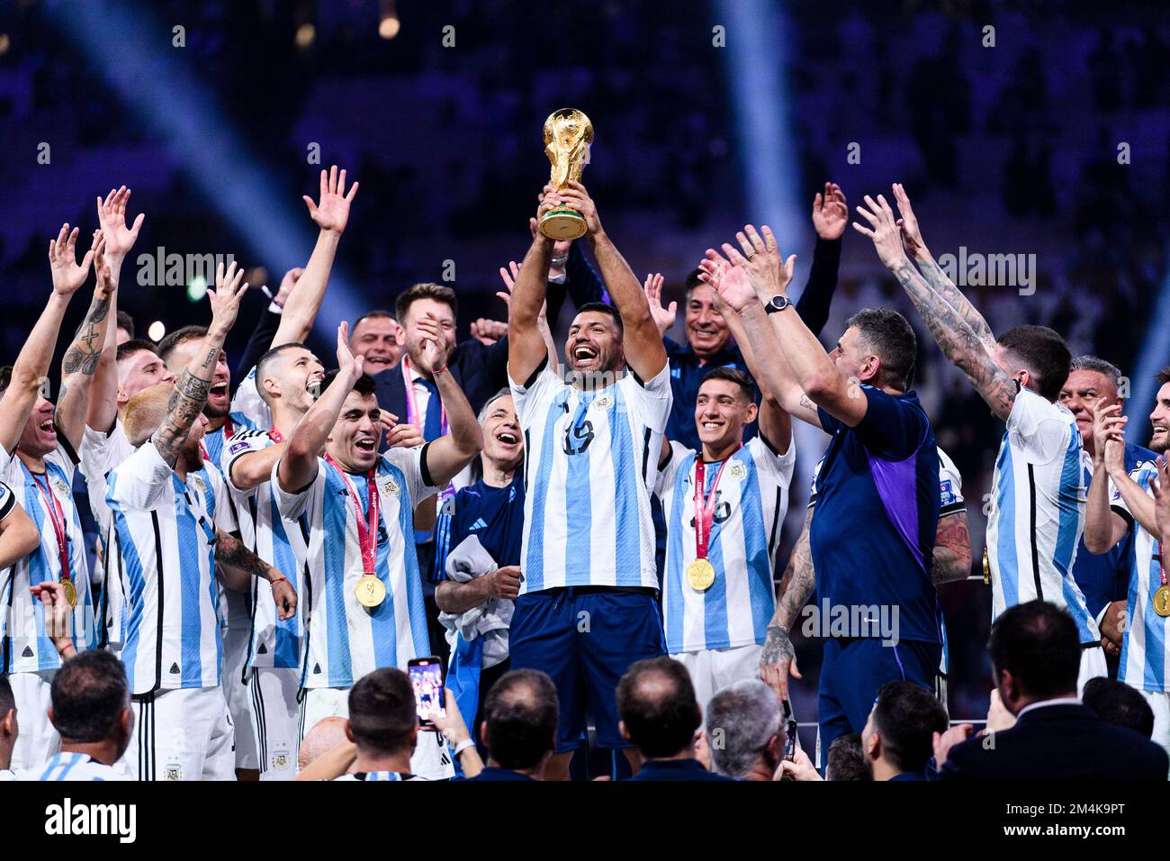Lusail, Qatar. 18th Dec, 2022. Lusail Stadium Sergio 'Kun' Aguero and the Argentine Team celebrate with Copa after Argentina won the 2022 FIFA World Cup after winning a penalty shoot-out after the match between Argentina and France ended in a 3-3 draw valid for the 2022 FIFA World Cup final held at the Stadium Lusail International, AD, Qatar (Marcio Machado/SPP) Credit: SPP Sport Press Photo. /Alamy Live News Stock Photo