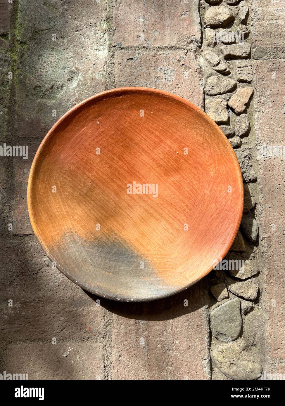 https://c8.alamy.com/comp/2M4KF7K/comal-de-barro-traditional-oaxaca-cooking-surface-made-from-earthenware-clay-2M4KF7K.jpg