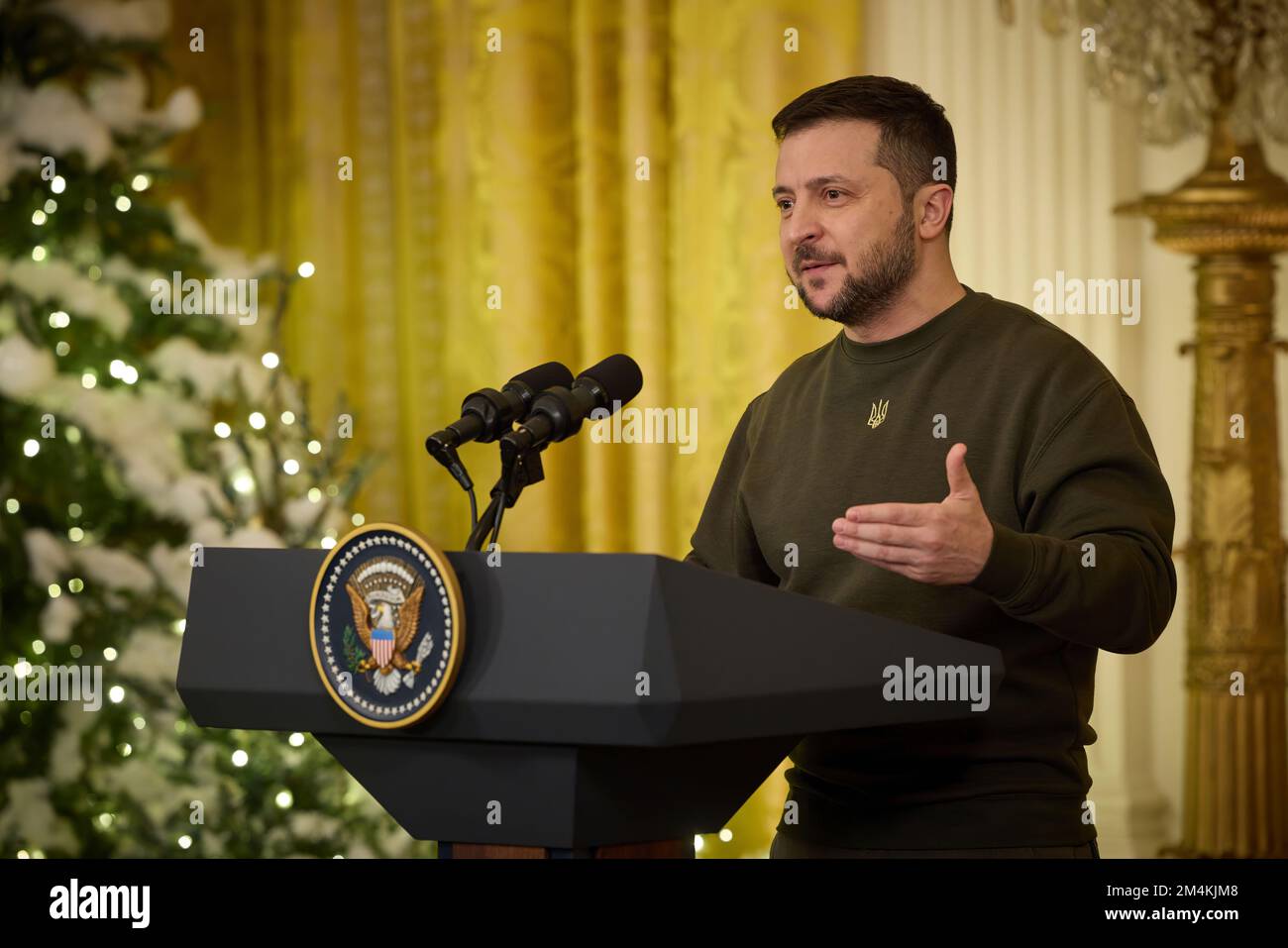 Ukraine President Volodymyr Zelensky visits with US President Joe Biden ...