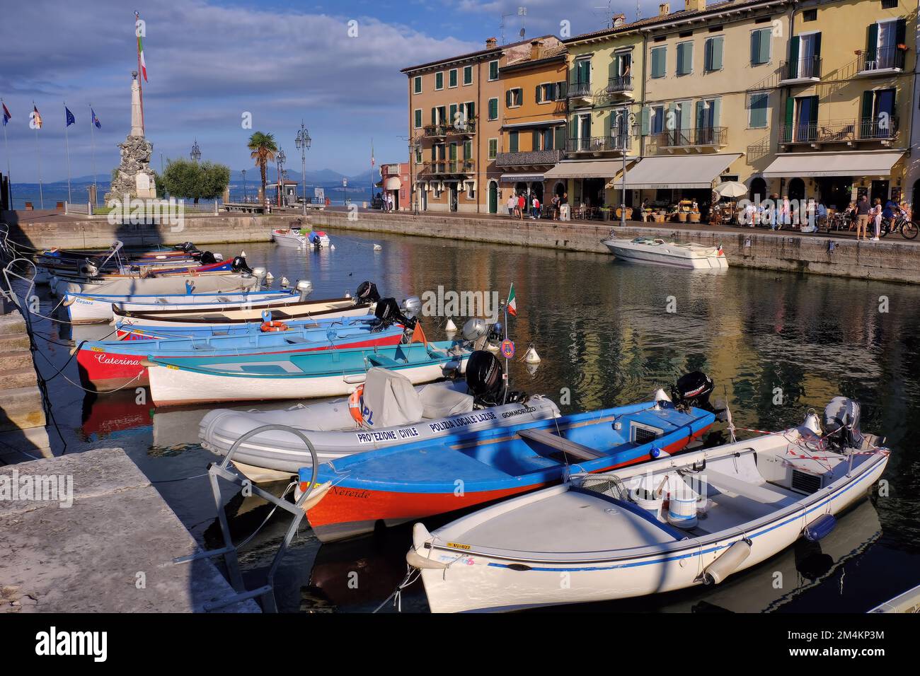 Lazise: Fishing port and marina with boats moored and restaurants at Lazise on Lake (Lago) Garda, Verona, Veneto, Italy Stock Photo