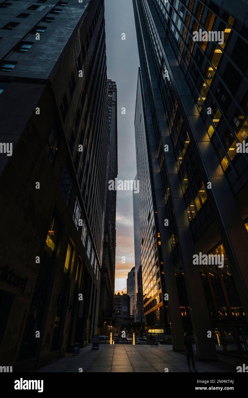 Big apple at night hi-res stock photography and images - Alamy