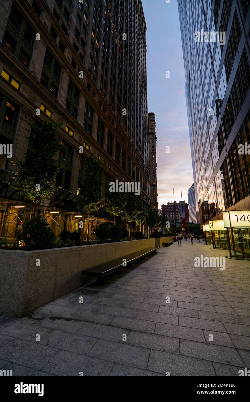 Big apple at night hi-res stock photography and images - Alamy