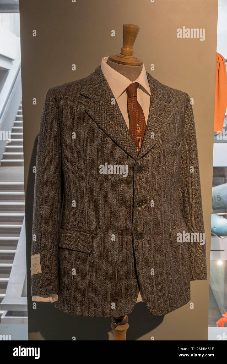 A 'demob suit' a set of civilian clothes given to men leaving the ...