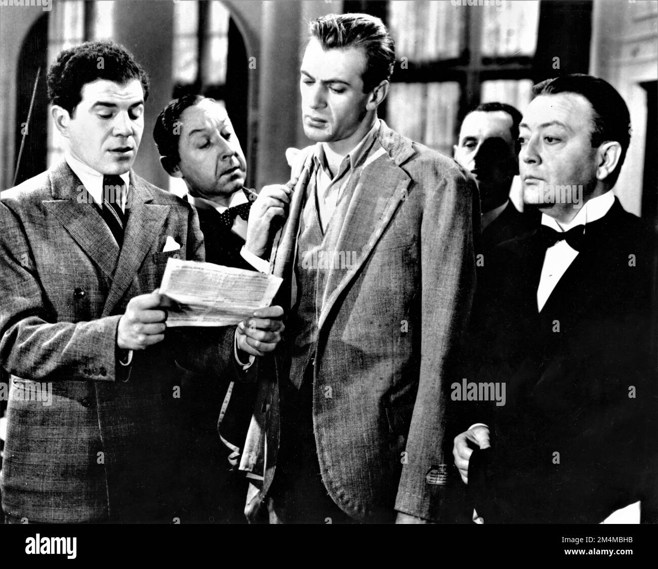 LIONEL STANDER FRANKLIN PANGBORN GARY COOPER and RAYMOND WALBORN in MR. DEEDS GOES TO TOWN 1936 LIONEL STANDER FRANKLIN PANGBORN GARY COOPER and RAYMOND WALBORN in MR. DEEDS GOES TO TOWN 1936