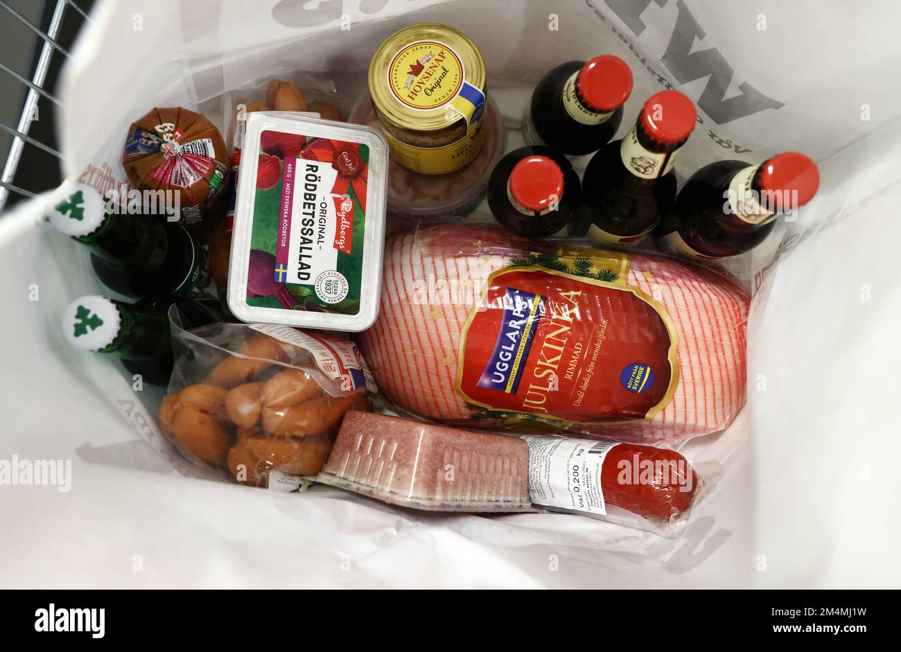 A grocery store a few days before Christmas Eve Stock Photo Alamy