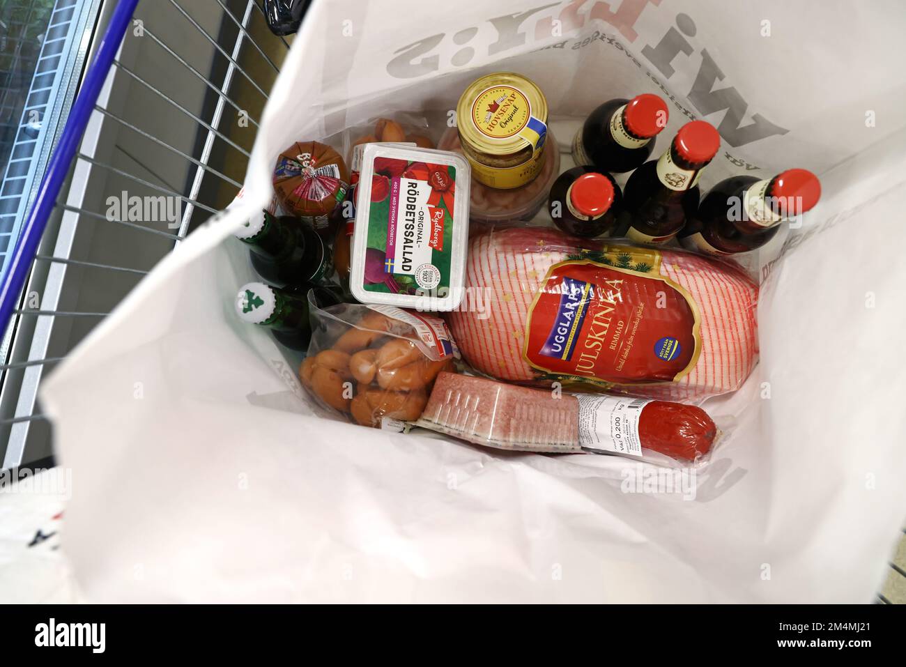 A grocery store a few days before Christmas Eve Stock Photo Alamy
