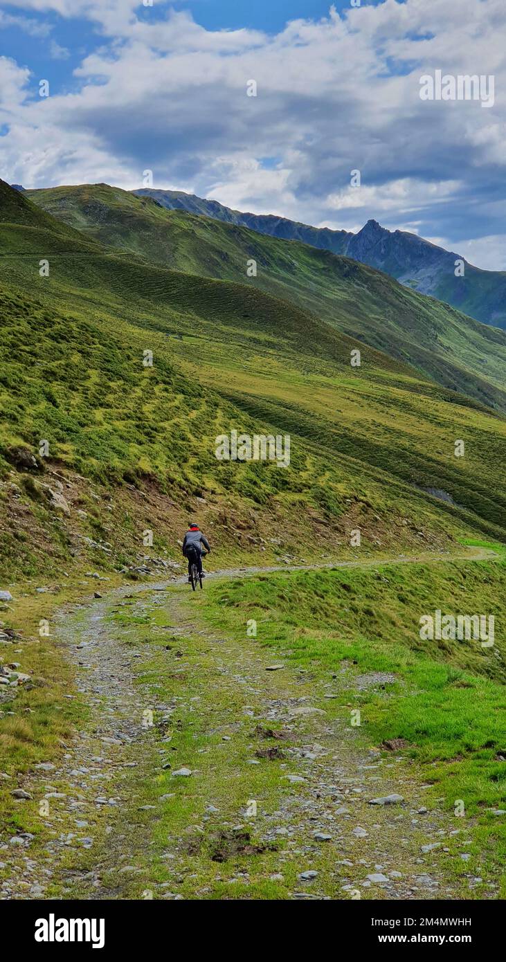 Vertical beautiful shot rocky hi-res stock photography and images - Alamy
