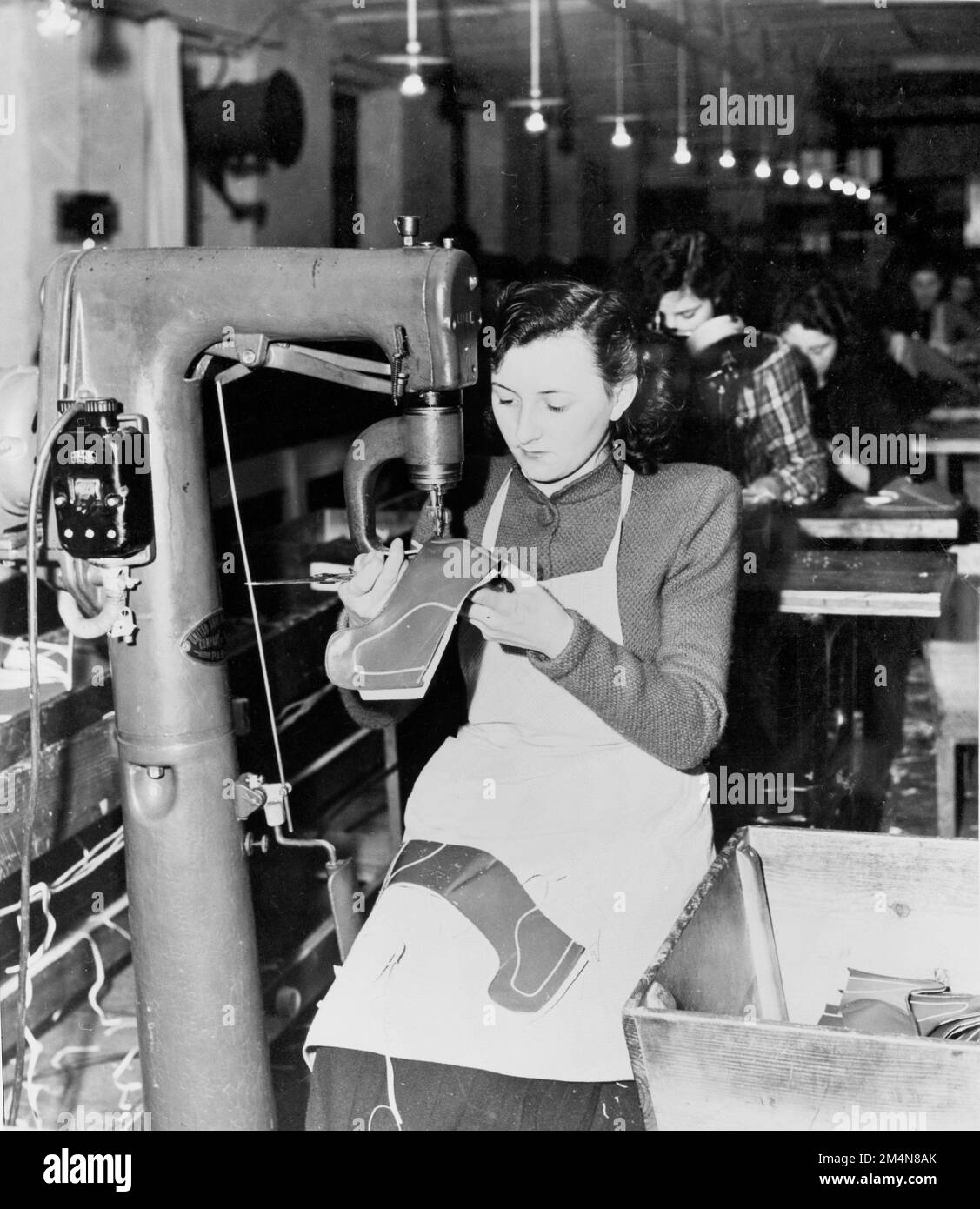 French Shoe Factory Boosts Production (ROC, shoe Fact Antun