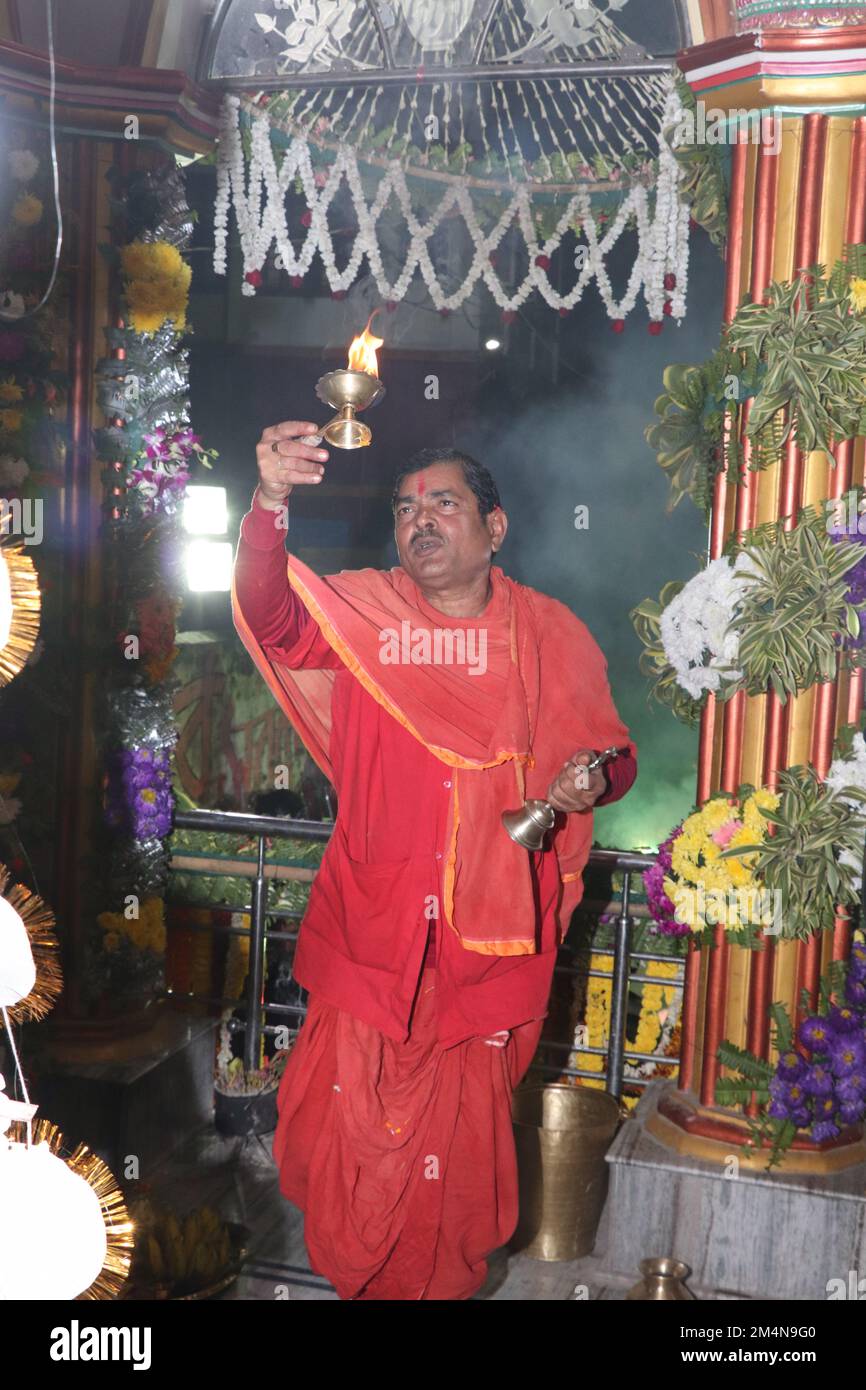 Pujari worshiping in a temple Stock Photos Stock Photo Alamy