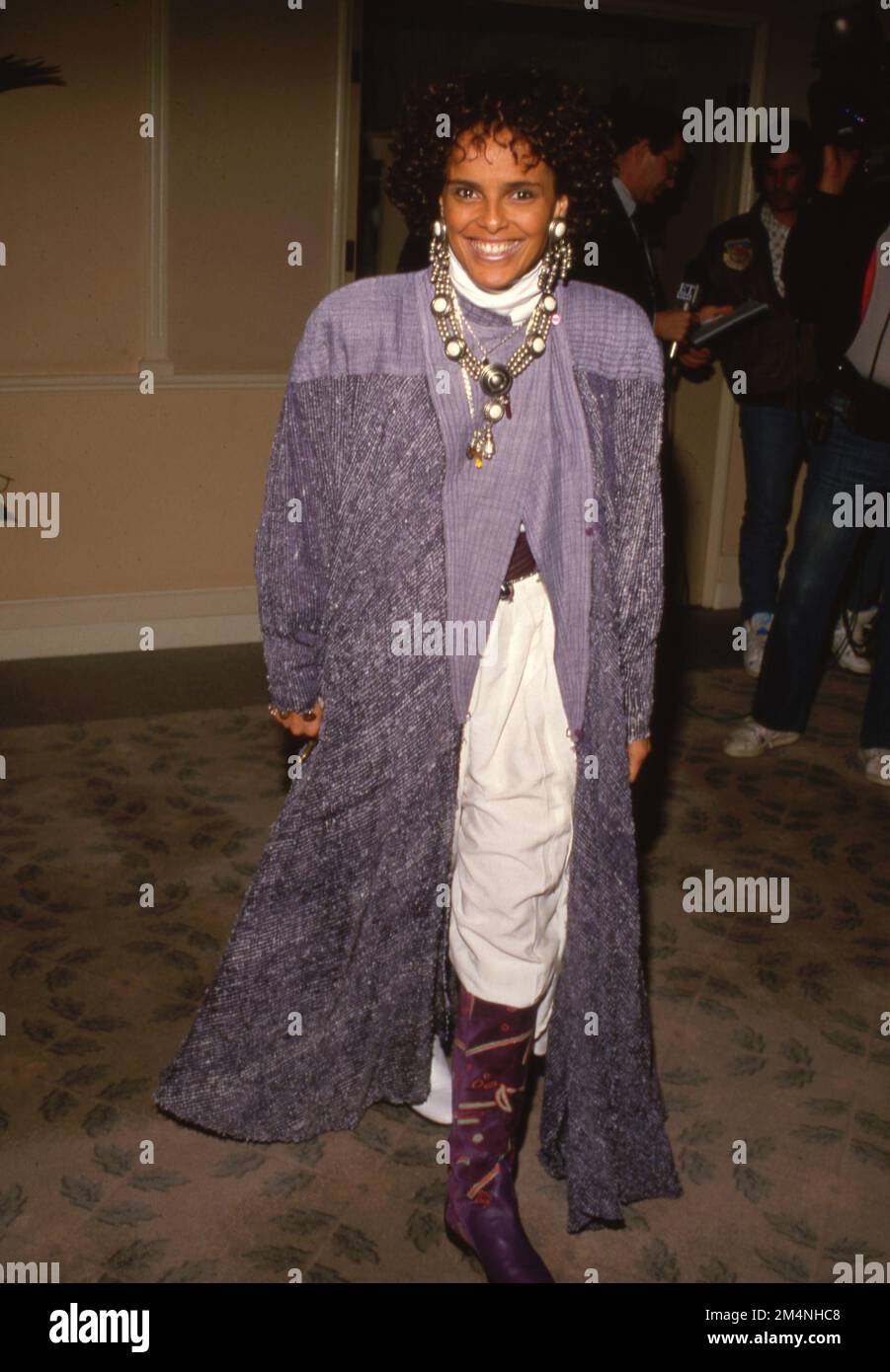 Shari Belafonte at the 38th Annual Primetime Emmy Awards at the