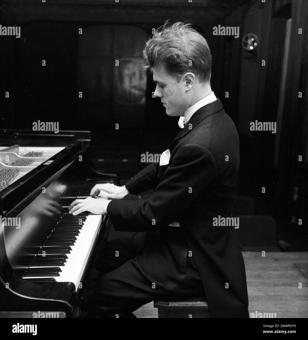 Charles Rosen, US Pianist Concert, USIS. Photographs of Marshall Plan ...