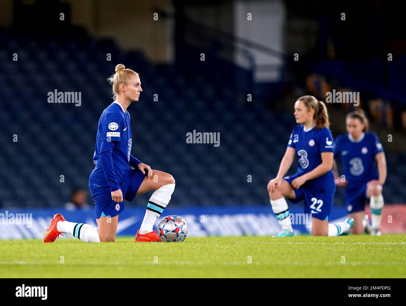 Chelsea's Sophie Ingle takes the knee ahead of the UEFA Women's Champions League Group A match at Stamford Bridge, London. Picture date: Thursday December 22, 2022. Stock Photo