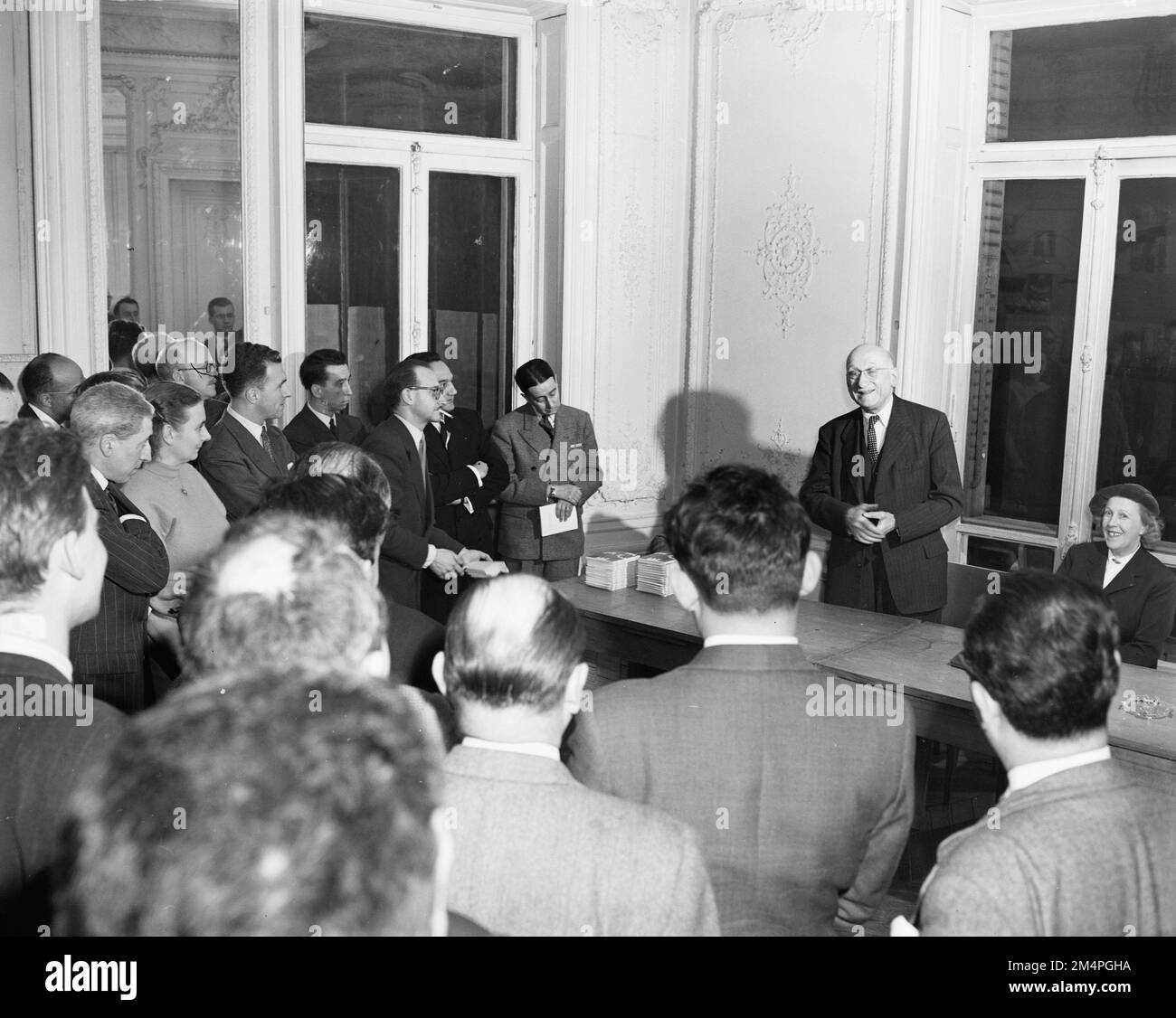 "Petite Histoire de L'Idee Europeenne" Presented to Press. Photographs