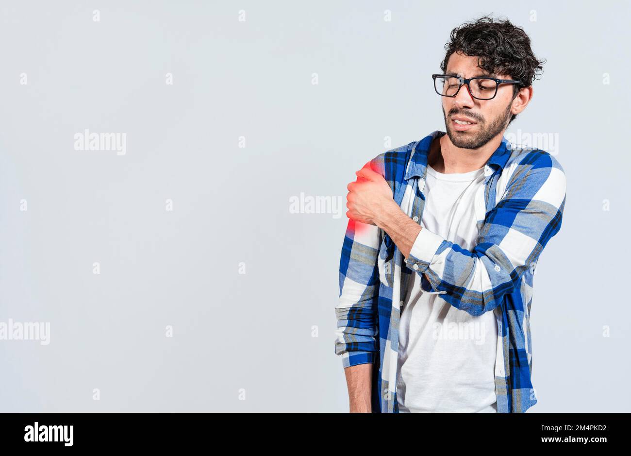 People with upper arm pain isolated, Man with upper arm muscle pain