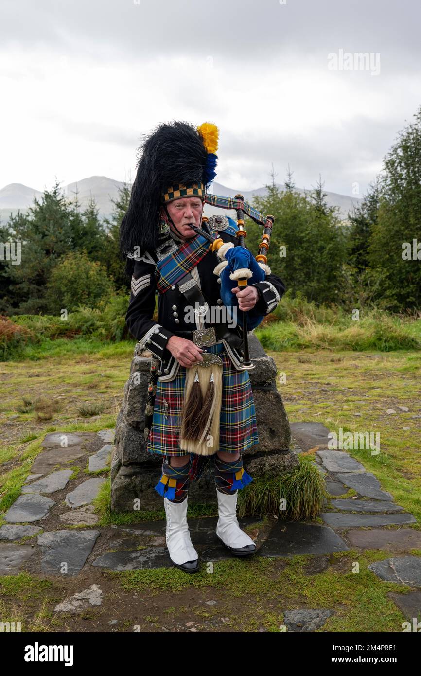 Piper, bagpiper, bagpipe player, bagpipes, bearskin cap, Scotland