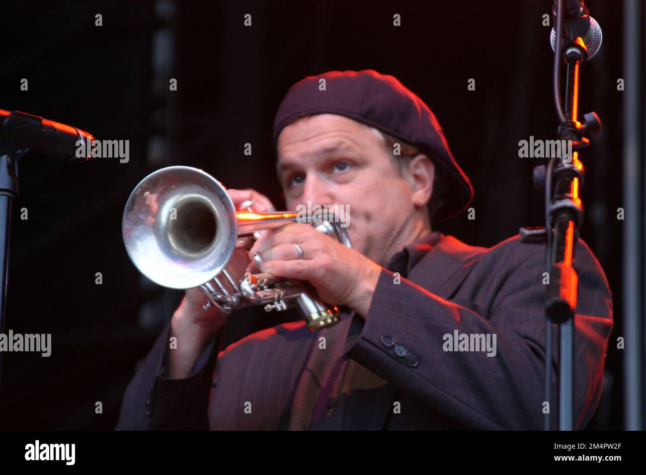 Cake in concert in New York Stock Photo Alamy