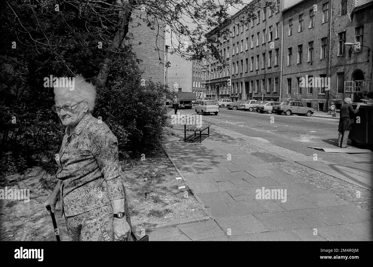 GDR, Berlin, 07. 05. 1989, Krausnickstrasse, on this green area once stood a gallows (left), elderly woman Stock Photo