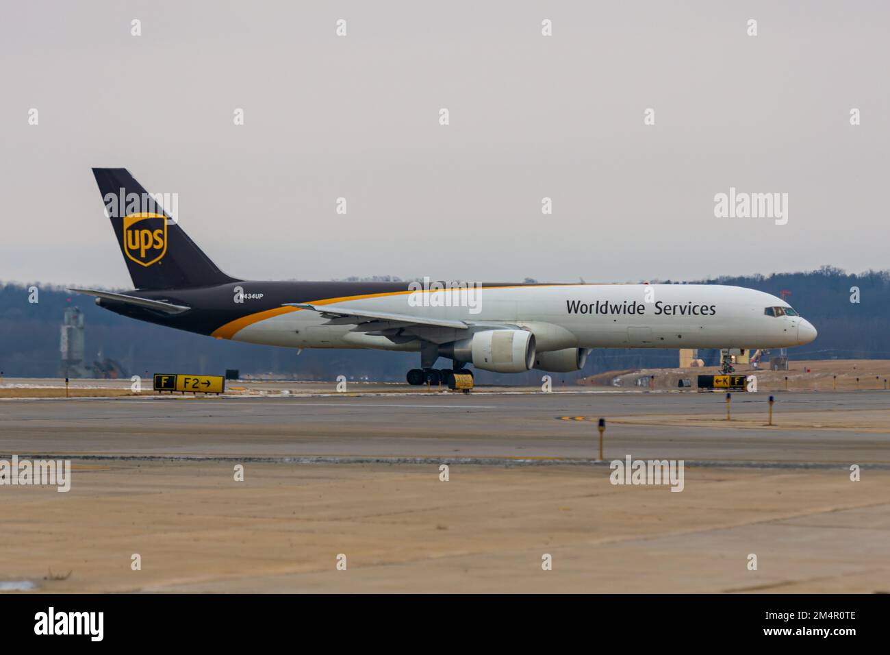 Ups 757 hi-res stock photography and images - Alamy