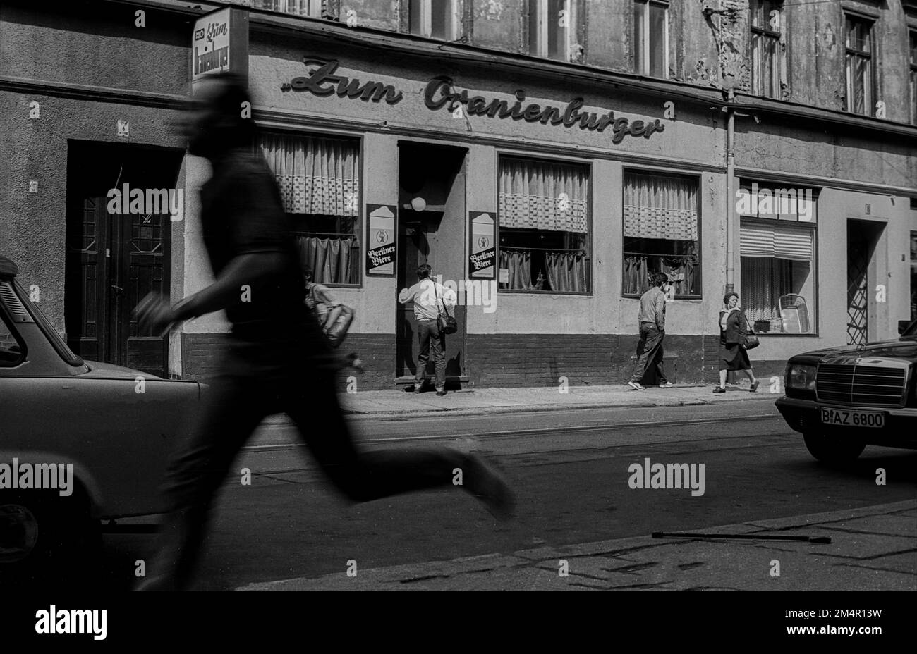 GDR, Berlin, 23. 05. 1989, Oranienburger Strasse, pub: Zum Oranienburger, running man Stock Photo