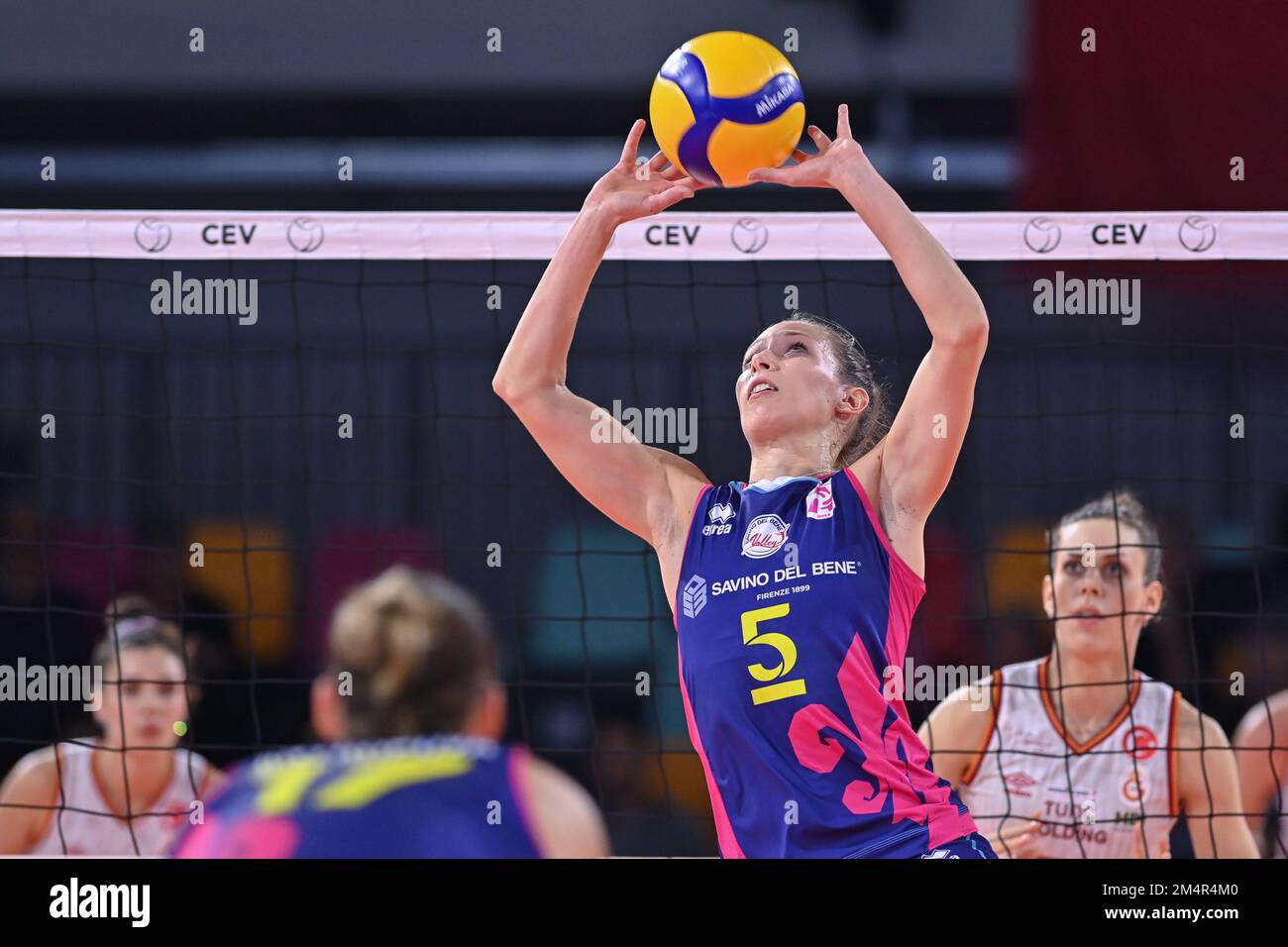 Florence, Italy. 22nd Dec, 2022. Ofelia Malinov (Savino Del Bene Scandicci) during Savino Del Bene Scandicci vs Galatasaray HDI Sigorta Istanbul, Volleyball CEV Cup Women Championship in Florence, Italy, December 22 2022 Credit: Independent Photo Agency/Alamy Live News Stock Photo