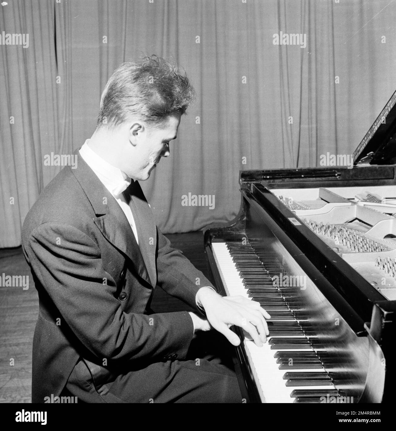 Charles Rosen, US Pianist Concert, USIS. Photographs of Marshall Plan ...