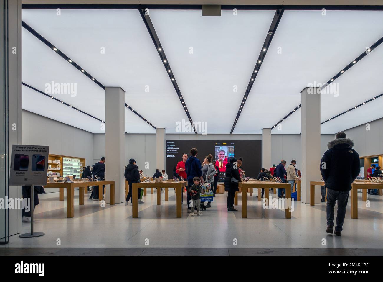 Apple computer sales hires stock photography and images Alamy