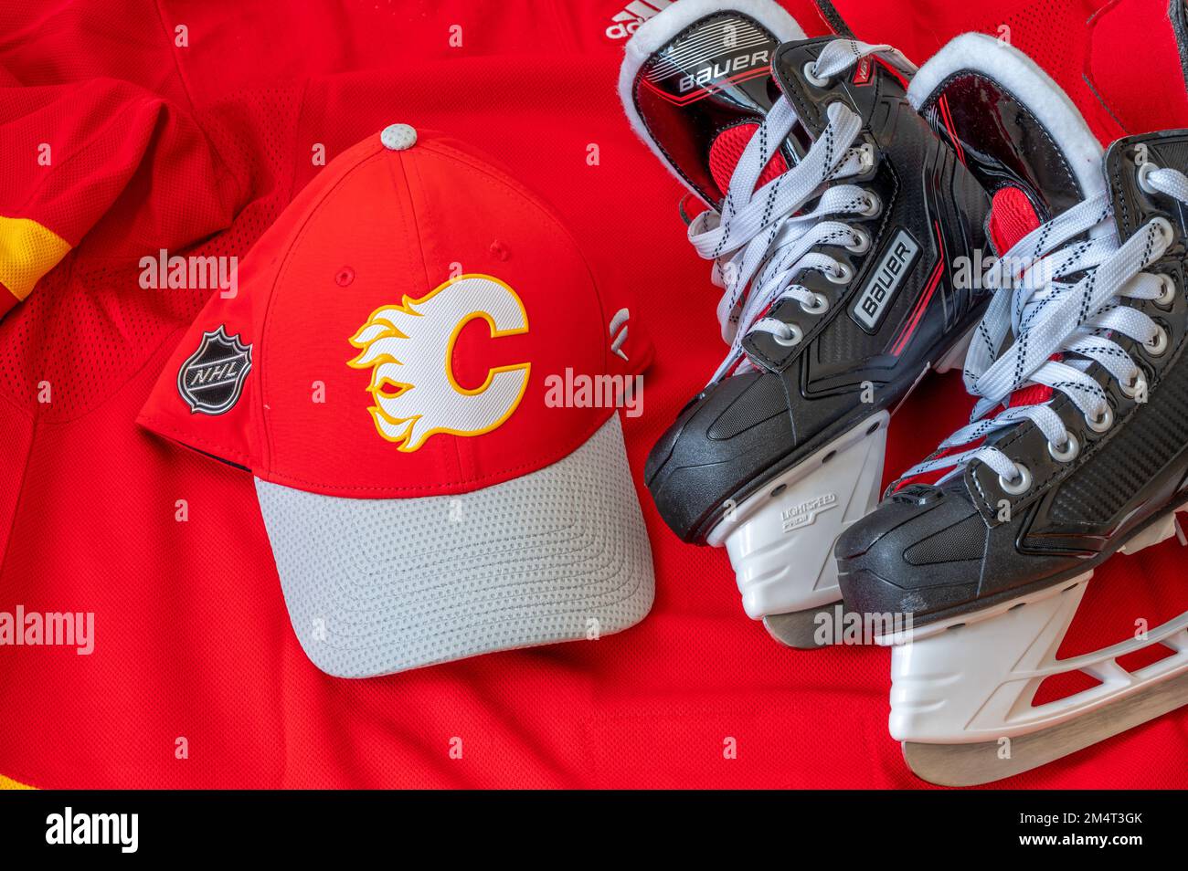 Calgary flames hi-res stock photography and images - Alamy