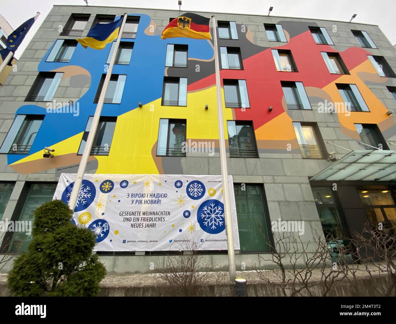 Kiew, Ukraine. 20th Dec, 2022. The German Embassy has placed holiday wishes on its facade. (About the KORR report: 'Dark Christmas in Kiev - Putin's war also shifts traditions') Credit: Ulf Mauder/dpa/Alamy Live News Stock Photo