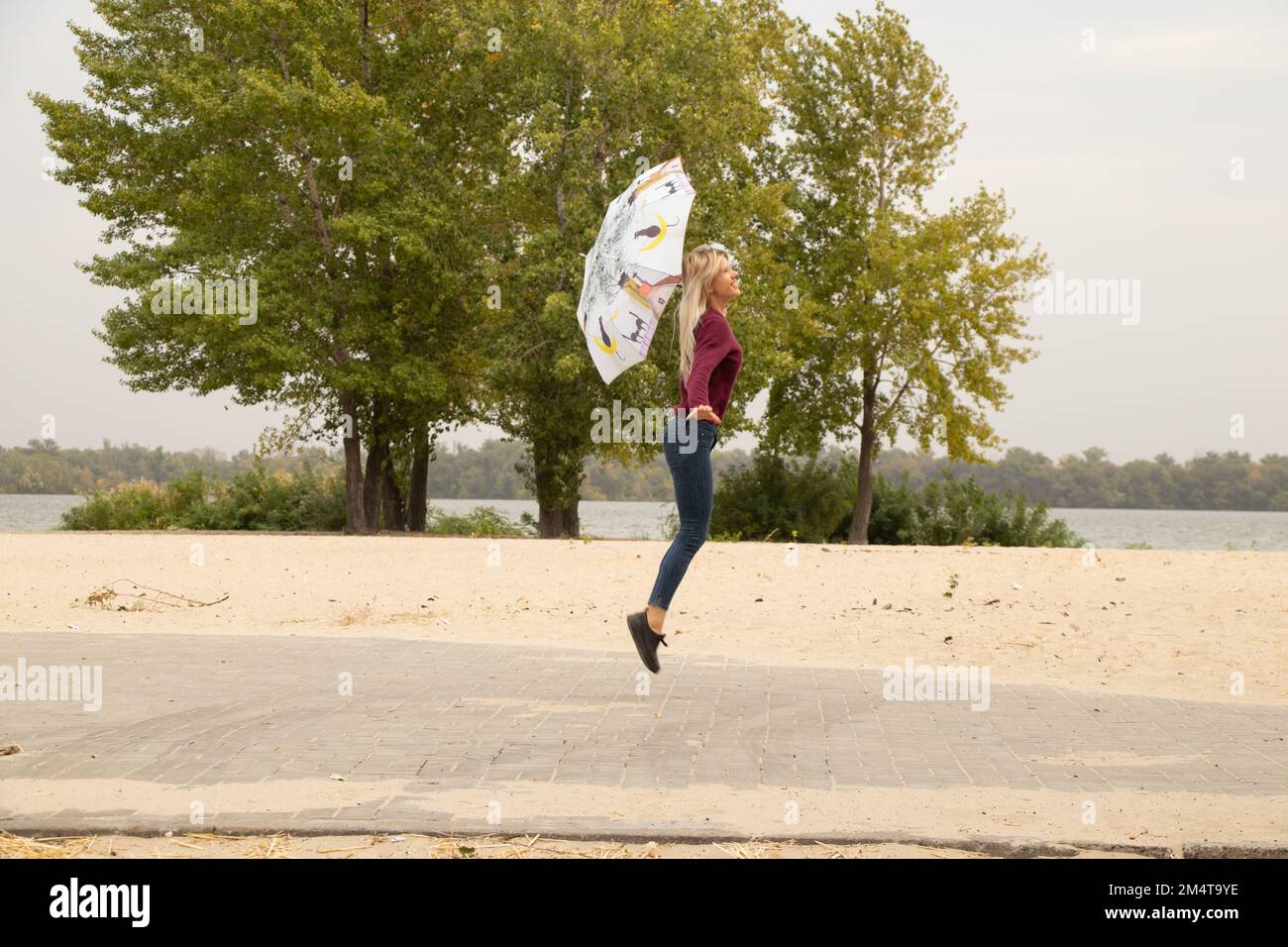 Strong wind umbrella hi-res stock photography and images - Alamy