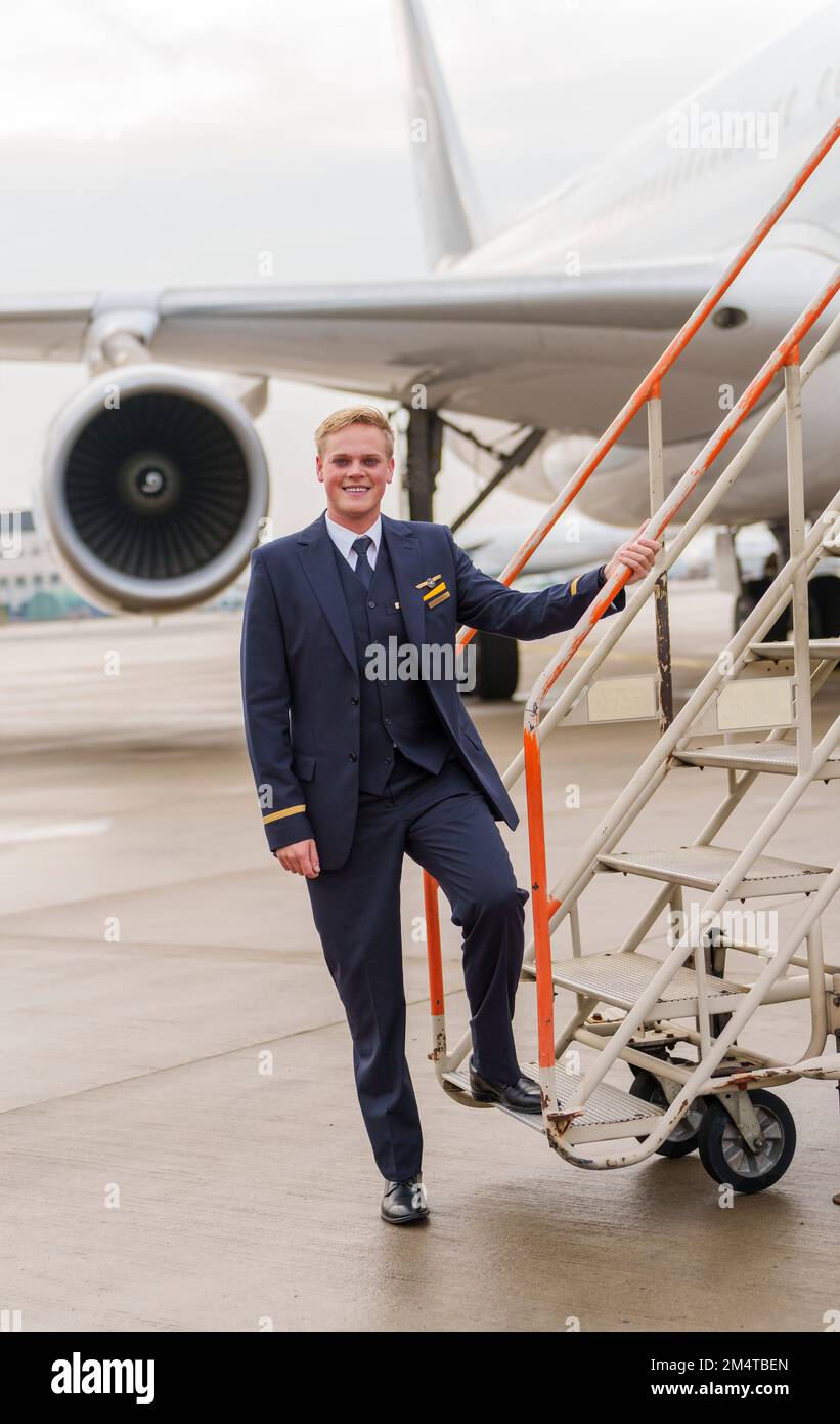 PRODUCTION 08 December 2022, Hessen, Frankfurt/Main Alexander Böhmer, Lufthansa flight