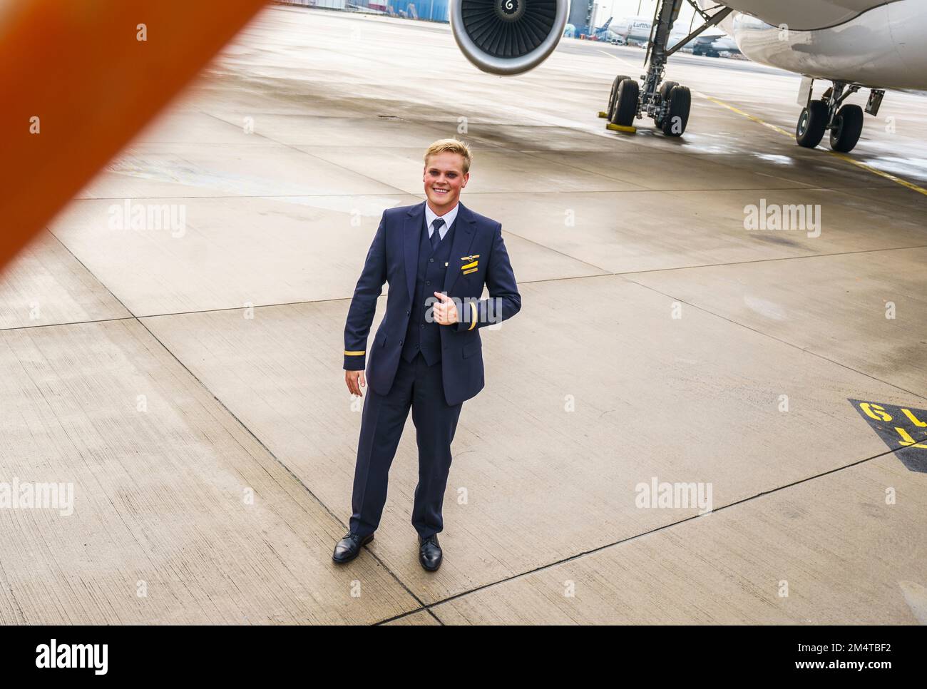 PRODUCTION 08 December 2022, Hessen, Frankfurt/Main Alexander Böhmer, Lufthansa flight
