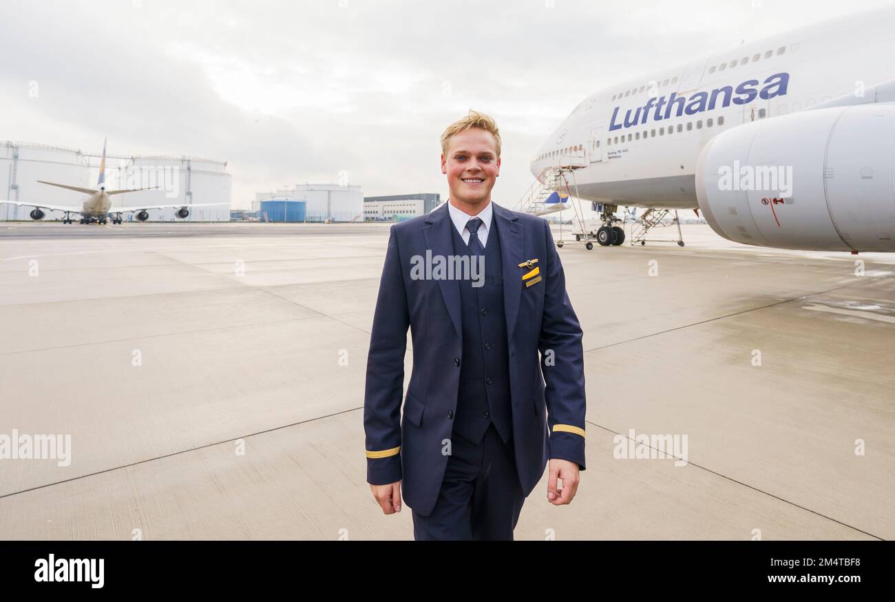PRODUCTION 08 December 2022, Hessen, Frankfurt/Main Alexander Böhmer, Lufthansa flight